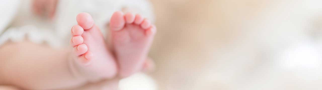 赤ちゃんの足